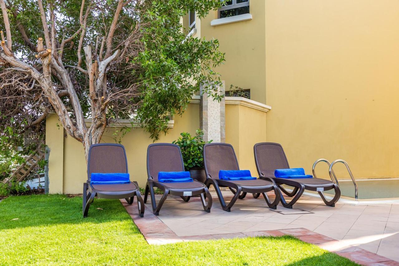 Chic 4Br Villa With Assistant Room And Private Pool On Palm Jumeirah By Deluxe Holiday Homes Dubaj Exteriér fotografie