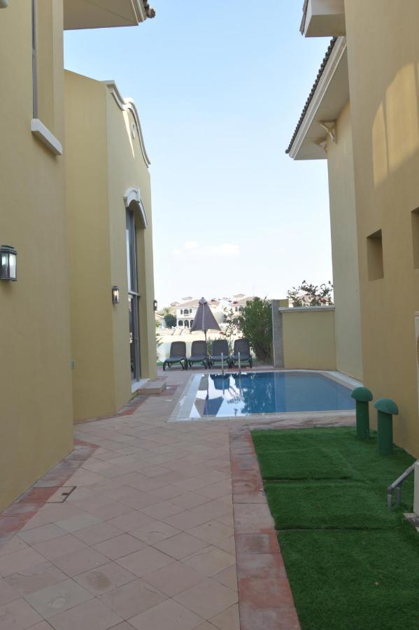 Chic 4Br Villa With Assistant Room And Private Pool On Palm Jumeirah By Deluxe Holiday Homes Dubaj Exteriér fotografie