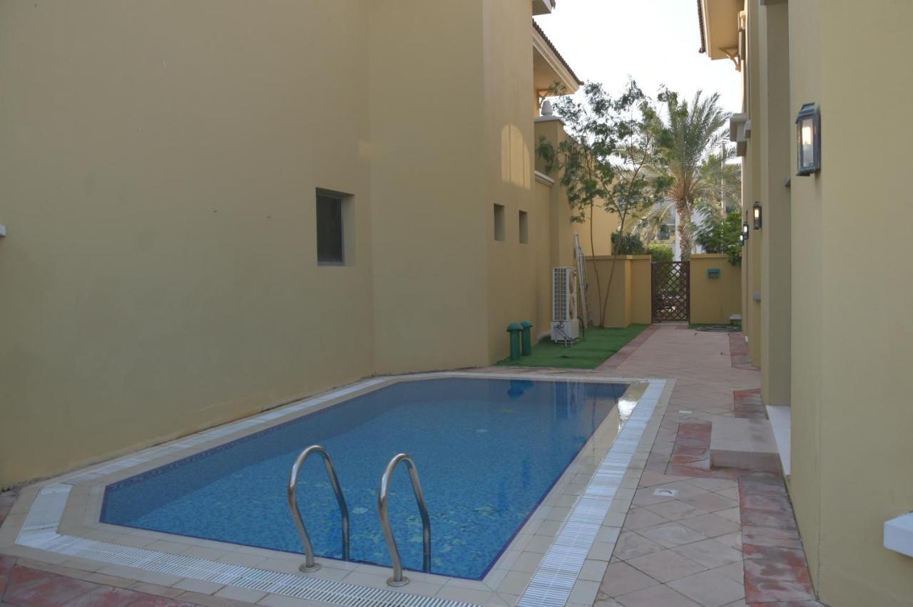 Chic 4Br Villa With Assistant Room And Private Pool On Palm Jumeirah By Deluxe Holiday Homes Dubaj Exteriér fotografie
