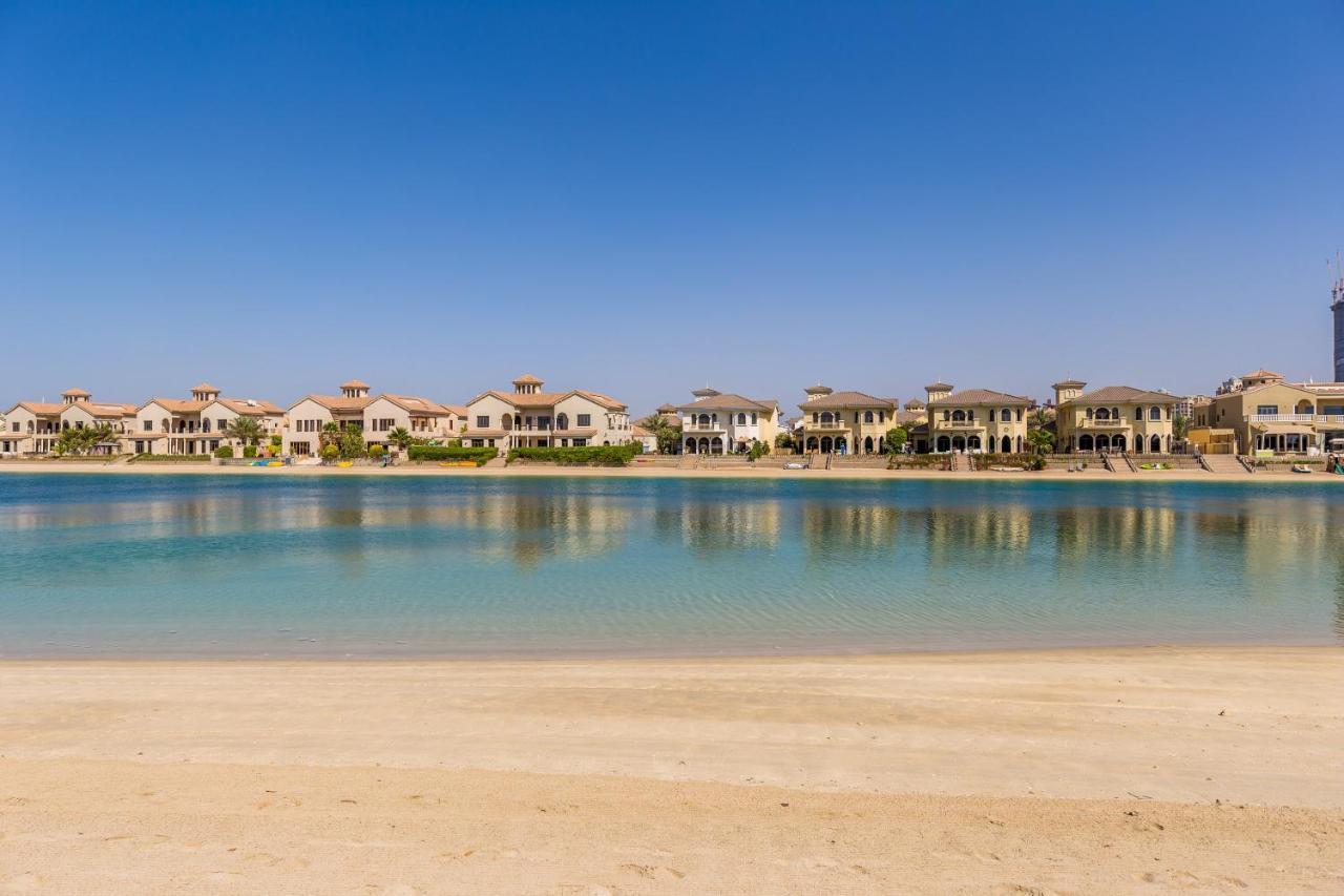 Chic 4Br Villa With Assistant Room And Private Pool On Palm Jumeirah By Deluxe Holiday Homes Dubaj Exteriér fotografie