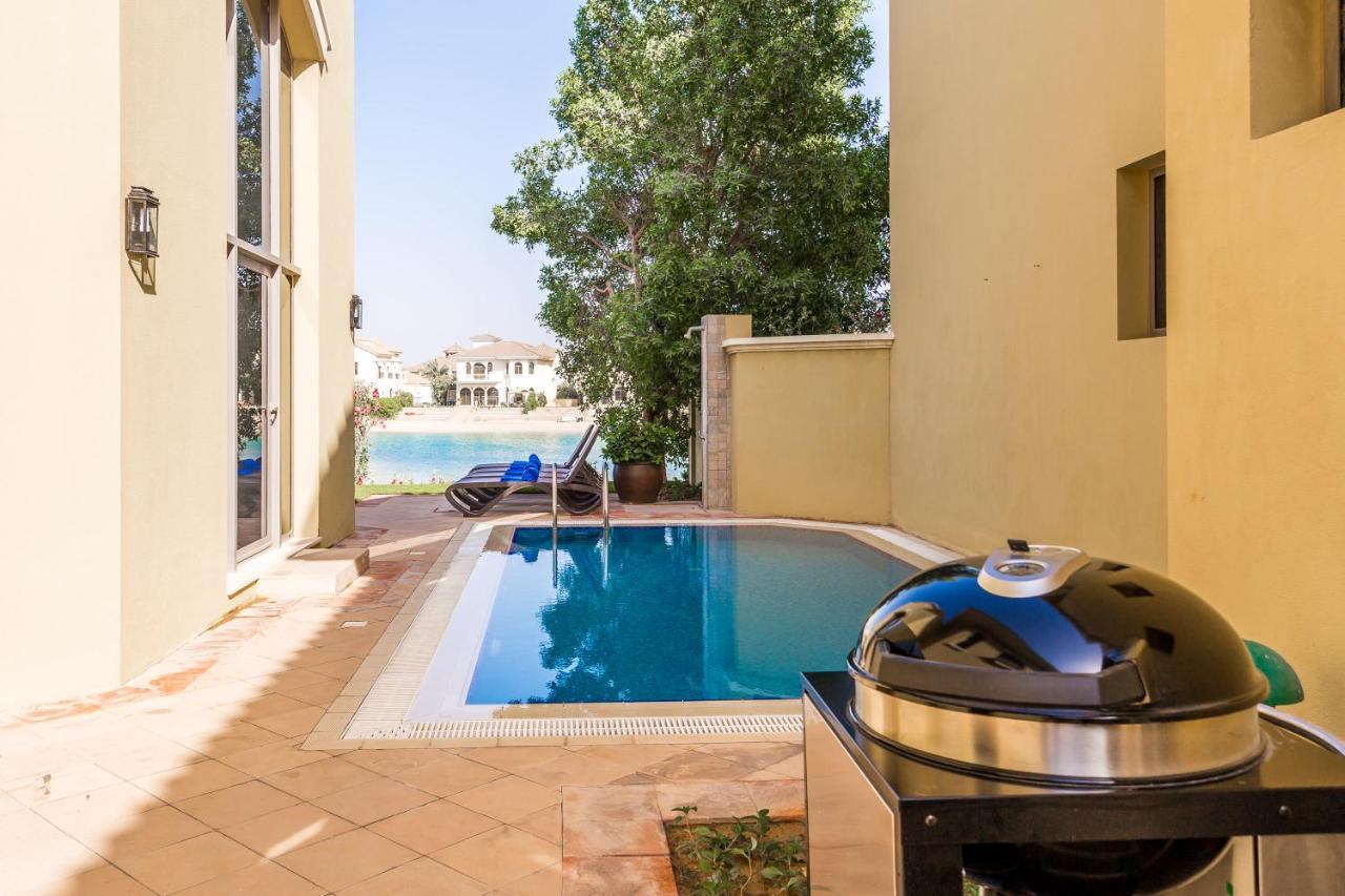 Chic 4Br Villa With Assistant Room And Private Pool On Palm Jumeirah By Deluxe Holiday Homes Dubaj Exteriér fotografie