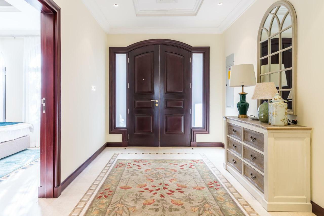 Chic 4Br Villa With Assistant Room And Private Pool On Palm Jumeirah By Deluxe Holiday Homes Dubaj Exteriér fotografie