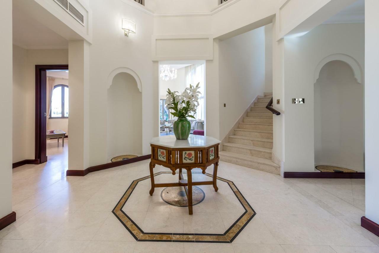 Chic 4Br Villa With Assistant Room And Private Pool On Palm Jumeirah By Deluxe Holiday Homes Dubaj Exteriér fotografie