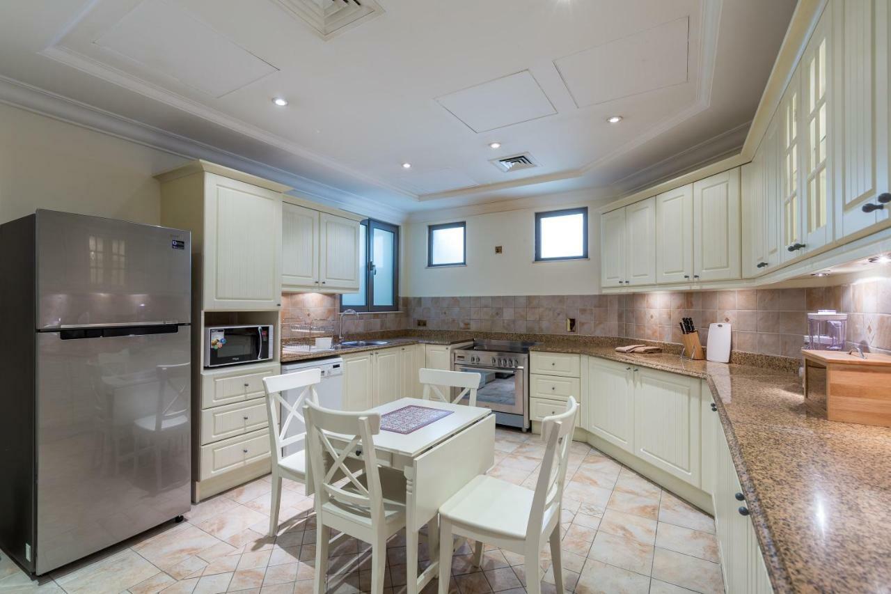 Chic 4Br Villa With Assistant Room And Private Pool On Palm Jumeirah By Deluxe Holiday Homes Dubaj Exteriér fotografie