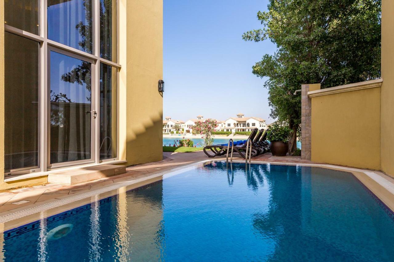 Chic 4Br Villa With Assistant Room And Private Pool On Palm Jumeirah By Deluxe Holiday Homes Dubaj Exteriér fotografie