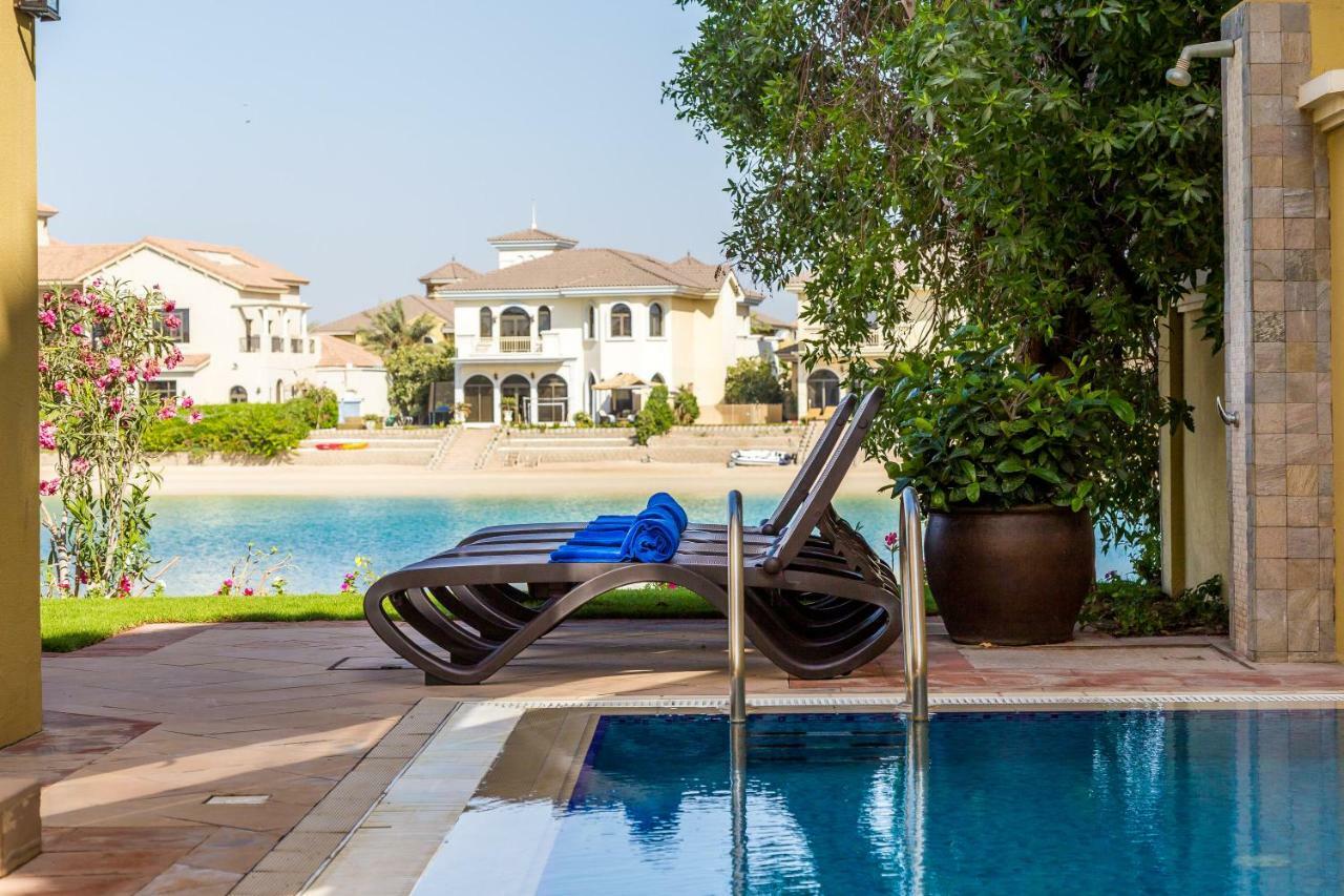 Chic 4Br Villa With Assistant Room And Private Pool On Palm Jumeirah By Deluxe Holiday Homes Dubaj Exteriér fotografie