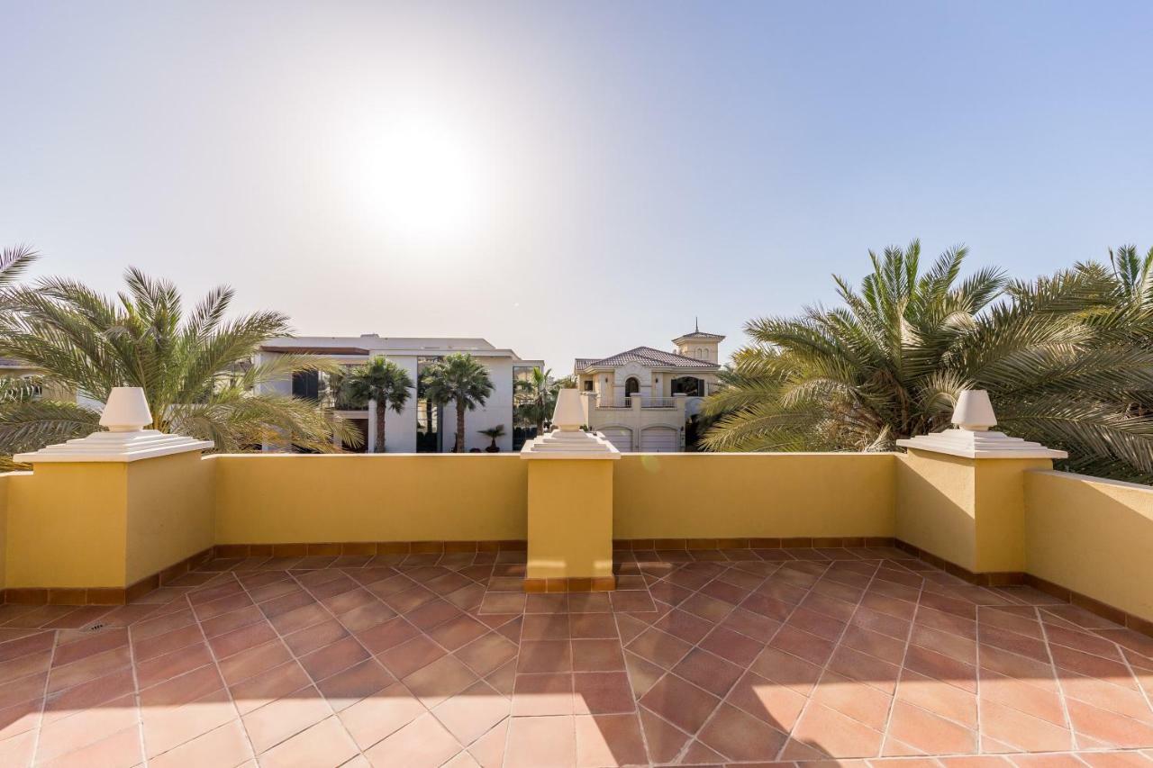 Chic 4Br Villa With Assistant Room And Private Pool On Palm Jumeirah By Deluxe Holiday Homes Dubaj Exteriér fotografie