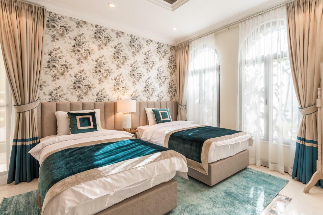 Chic 4Br Villa With Assistant Room And Private Pool On Palm Jumeirah By Deluxe Holiday Homes Dubaj Exteriér fotografie