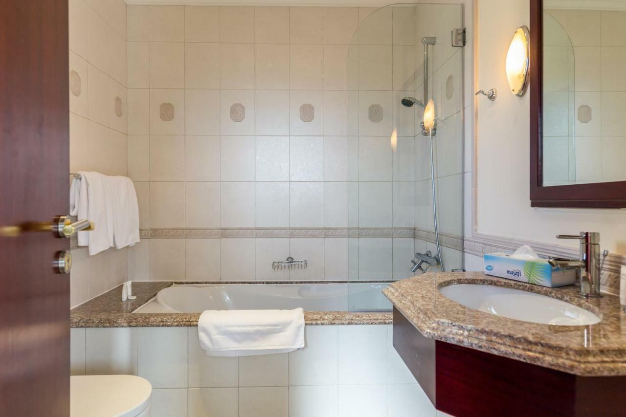 Chic 4Br Villa With Assistant Room And Private Pool On Palm Jumeirah By Deluxe Holiday Homes Dubaj Exteriér fotografie