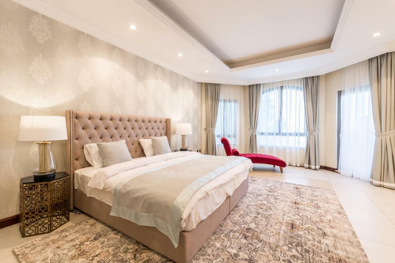 Chic 4Br Villa With Assistant Room And Private Pool On Palm Jumeirah By Deluxe Holiday Homes Dubaj Exteriér fotografie