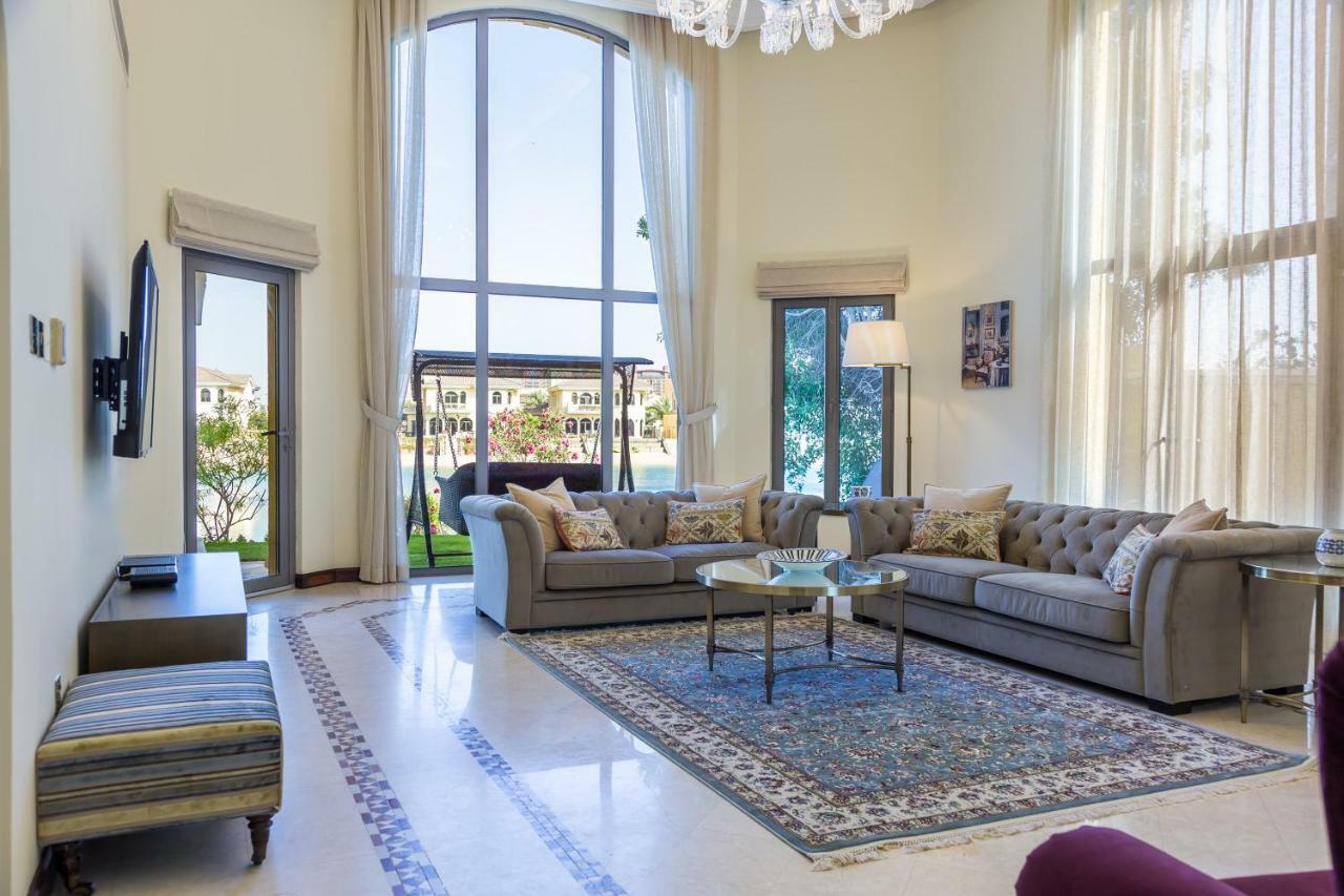 Chic 4Br Villa With Assistant Room And Private Pool On Palm Jumeirah By Deluxe Holiday Homes Dubaj Exteriér fotografie